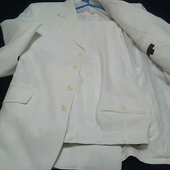 Boys suite - Picture 2 of 3